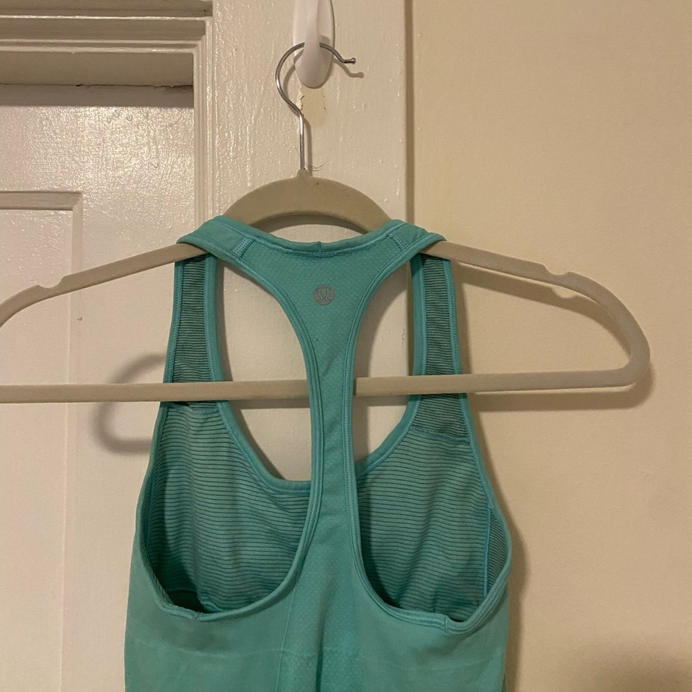 Lululemon Size 4 Racerback Blue Tank Top Built In Bra - Picture 7 of 8